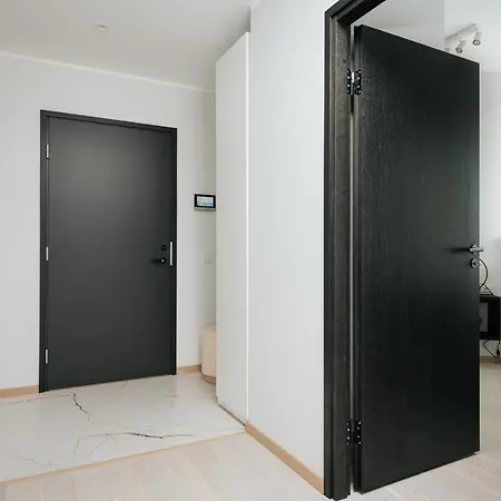 Apartment Getaway In The Center. Keyless